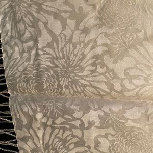 Women’s shawl/wrap